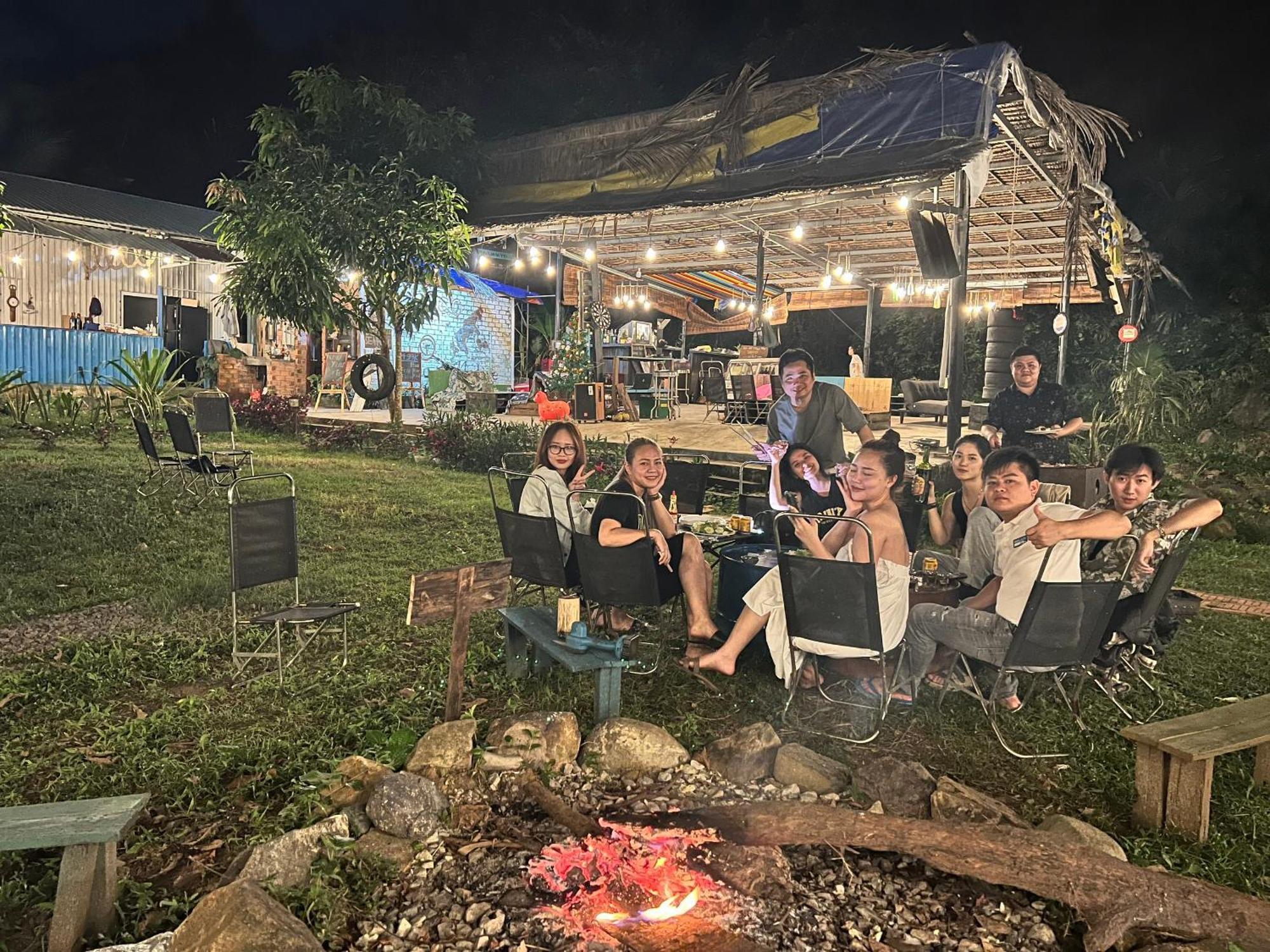 Con Dao Backpacker - Loco Camping Chi Khu Co Ong Exterior photo